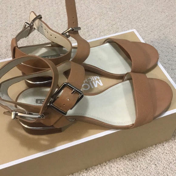 BCBG sandals wood heel silver accessories - Picture 3 of 6